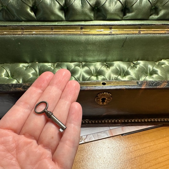 antique french silk tufted interior Napoleon 3rd jewelry box - Picture 3 of 10